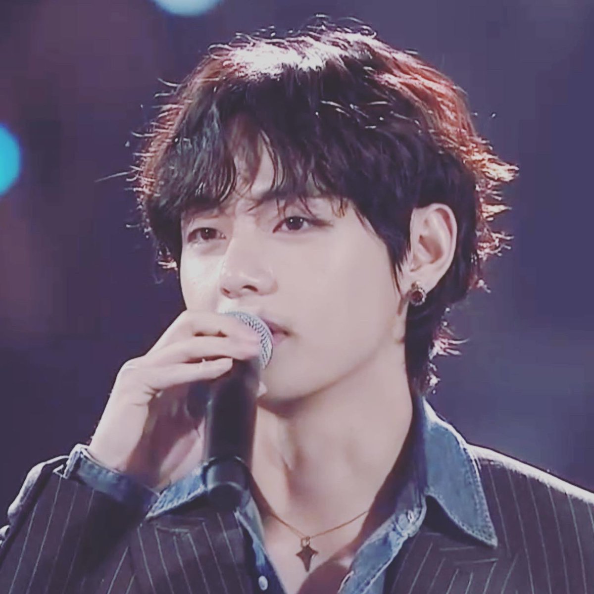 BTS7ARMY_613's tweet image. パーマが似合う奇跡のイケメン😳💜
#BTS #BTSMAMA #FNS歌謡祭BTS #V #パーマのイケメンBTSV 
@BTS_twt