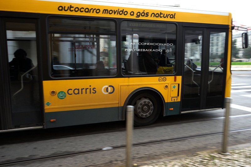 LisboaBloco's tweet photo. Ontem reunimos com a #FECTRANS sobre os problemas dos trabalhadores da #Carris e das empresas que daí advieram. @isabelruapires defende a integração dos trabalhadores da #carrisbus https://t.co/erNJ0g8wID