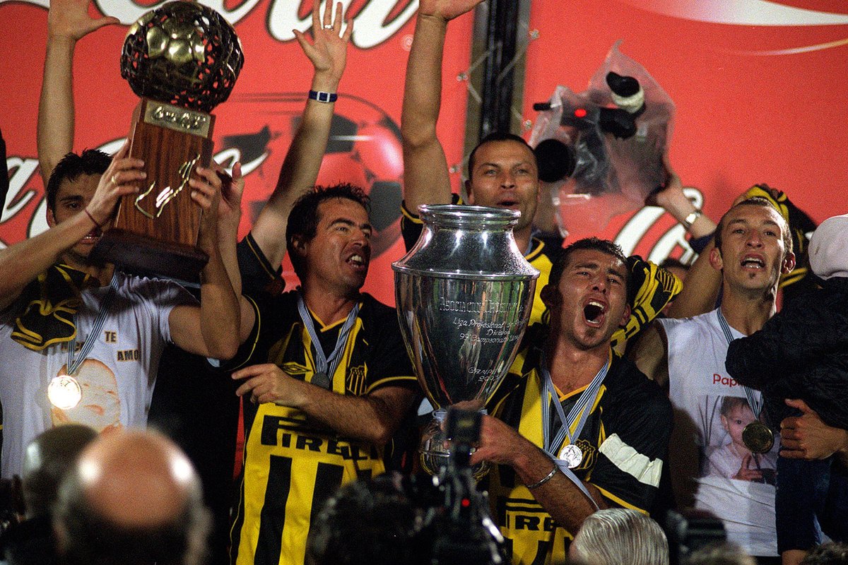 El 4 de diciembre de 2003, Peñarol derrotó 1-0 a Nacional y se consagró Campeón Uruguayo.
