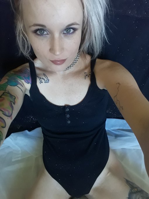 Queensavvy’s pics and videos