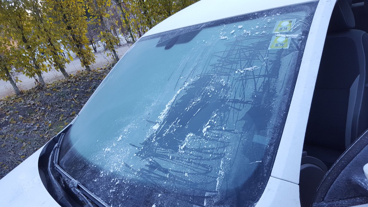 Lagranrespuesta's tweet photo. Esta mañana, ha amanecido en #Natters con una temperatura mínima de -6,8°. Se nos ha congelado hasta el agua que teníamos en el coche. La #irradiación en #Austria está a otro nivel https://t.co/XZ0TARpFF0