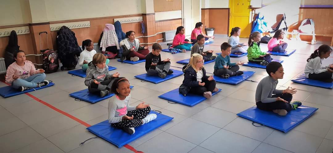 En Muixeranga a l'escola també ens relaxem.

En cada sessió fem fora els nervis. Amb els nostres silencis ens traslladem a un món de somnis, pau i serenitat.

Col.legi Pepita Greus.