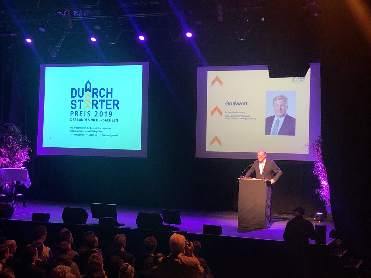 NeleBracht's tweet photo. Und es geht weiter: Verleihung des #DurchSTARTer #Preises des Landes #Niedersachsen im Pavillon in #Hannover. Für die Kategorien #Newcomer, #Scaleup und #ScienceSpinoff gab es jeweils zahlreiche Bewerbungen. 👍🏻 #Startup #Digitalisierung https://t.co/ViAY1FM2YX