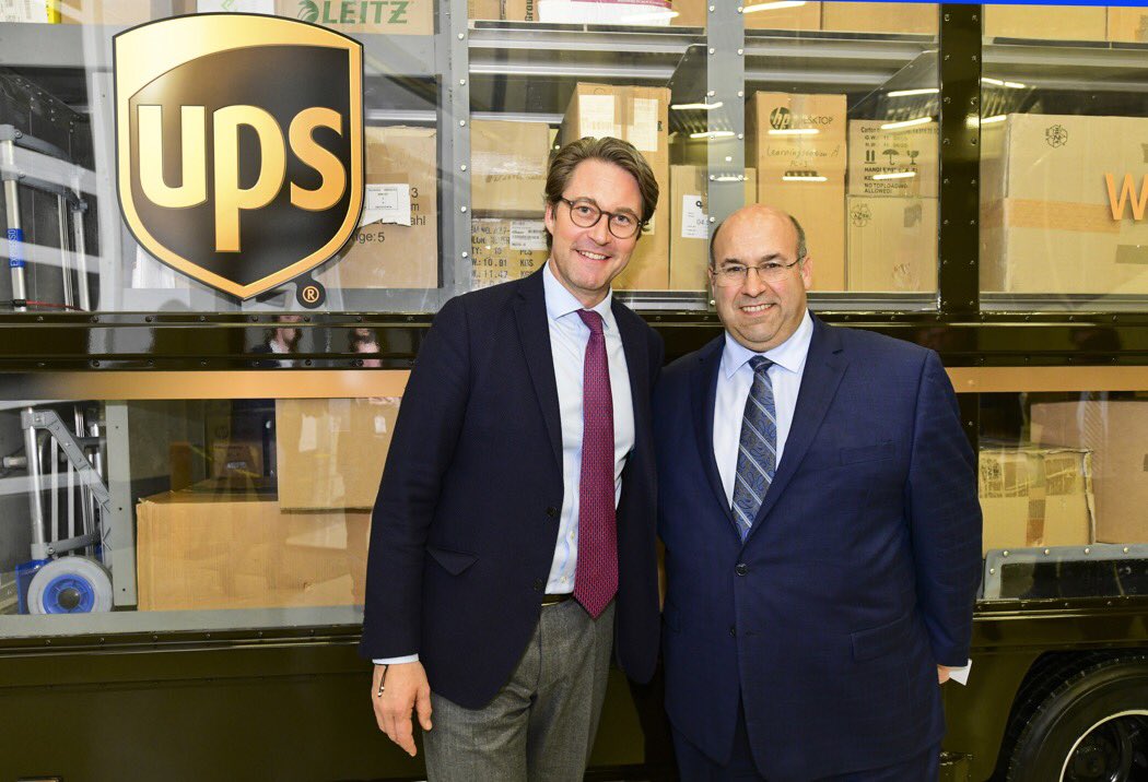 UPS_DE's tweet photo. In Anwesenheit des Bundesverkehrsministers @AndiScheuer hat @LouRivieccio eine Spende von 550K USD von der @UPS_Foundation an die @johanniter heute bei  @UPSIntegradCGN übergeben. Ohne die Johanniter könnten wir unser Road Code Programm nicht verwirklichen! @UPS_Europe https://t.co/6IAkFUnOou