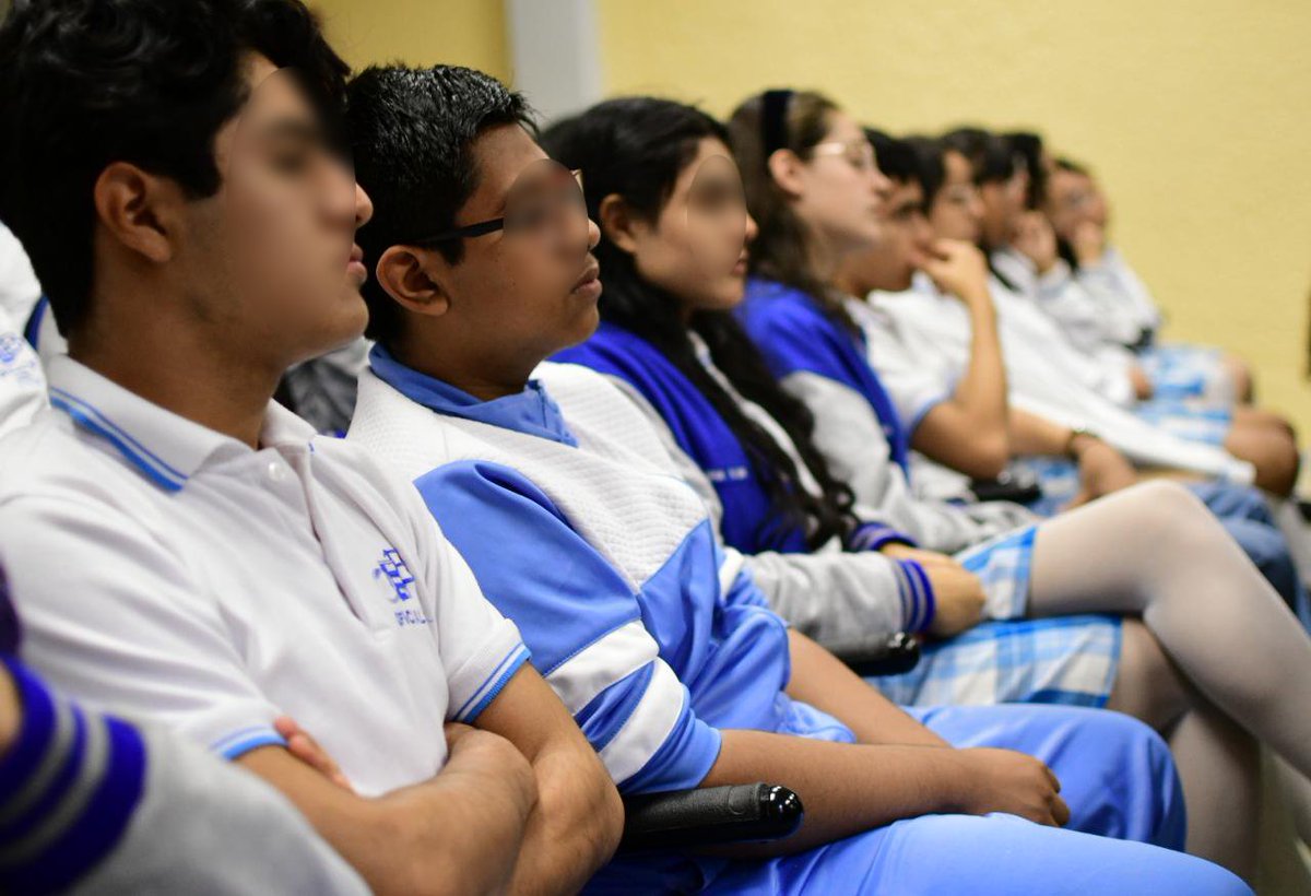 ople_Ver's tweet photo. En estos momentos alumnas y alumnos de la escuela de bachilleres, Oficial B, asisten y participan en los "Diálogos juveniles" que imparte el personal del OPLE Veracruz.
#PorunaCulturaCívica https://t.co/NzSgXiFZaK