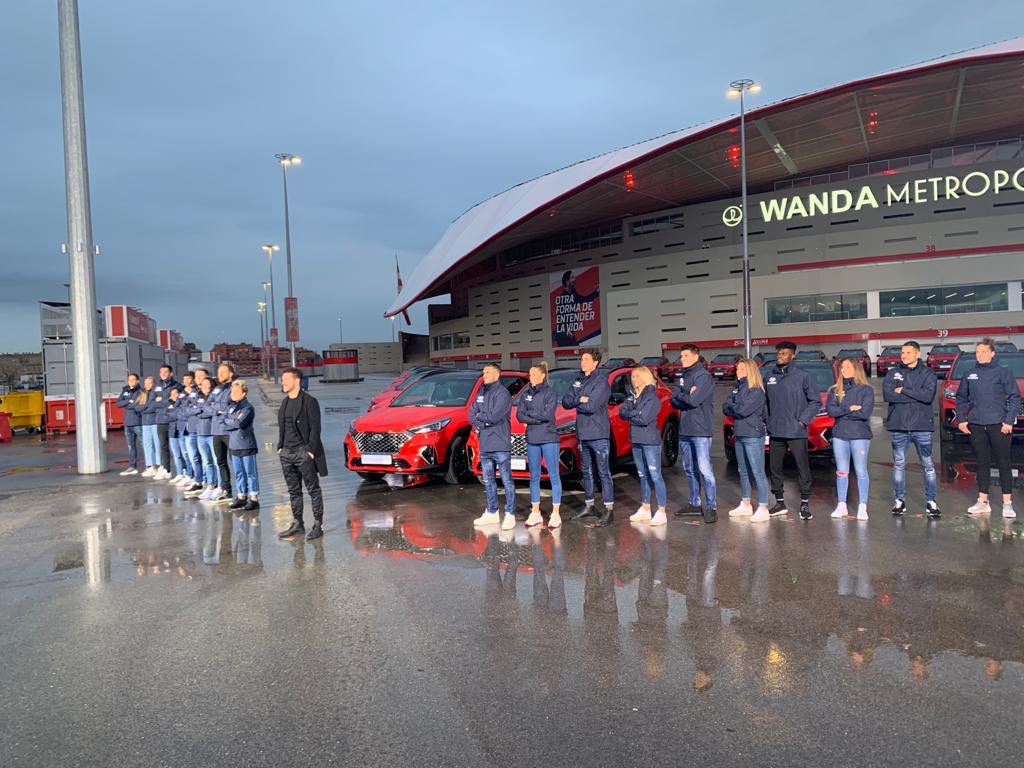 MgtaRodriguez's tweet photo. Hoy entregando a todos los Jugadores y Jugadoras el #Hyundai Tucson Híbrido en el Wanda https://t.co/10mdBvxaS7