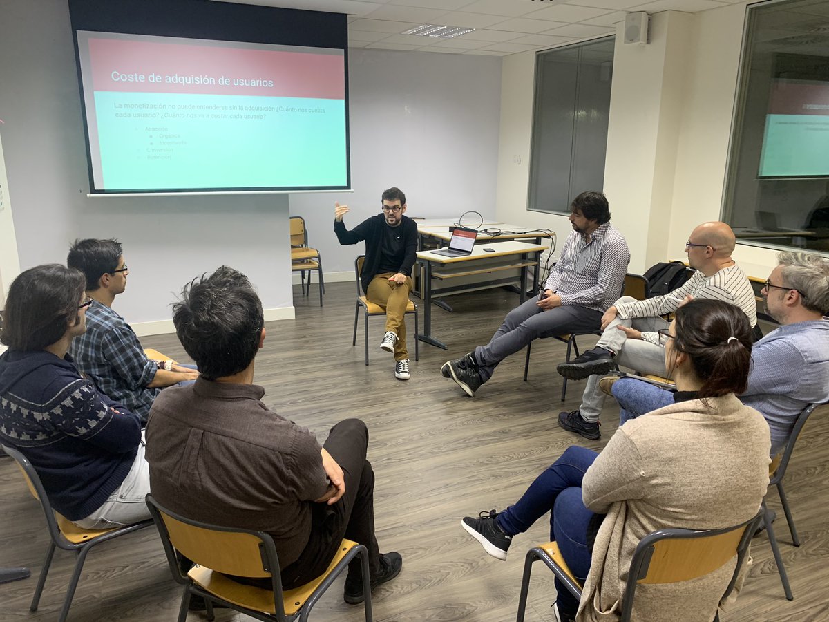 MobiMeetup's tweet photo. ¿Cuánto cuesta cada usuario? @ujaureguibeitia nos cuenta cómo monetiza los juegos en @tellmewow  #mobimeetup https://t.co/xOb6UPAEMR