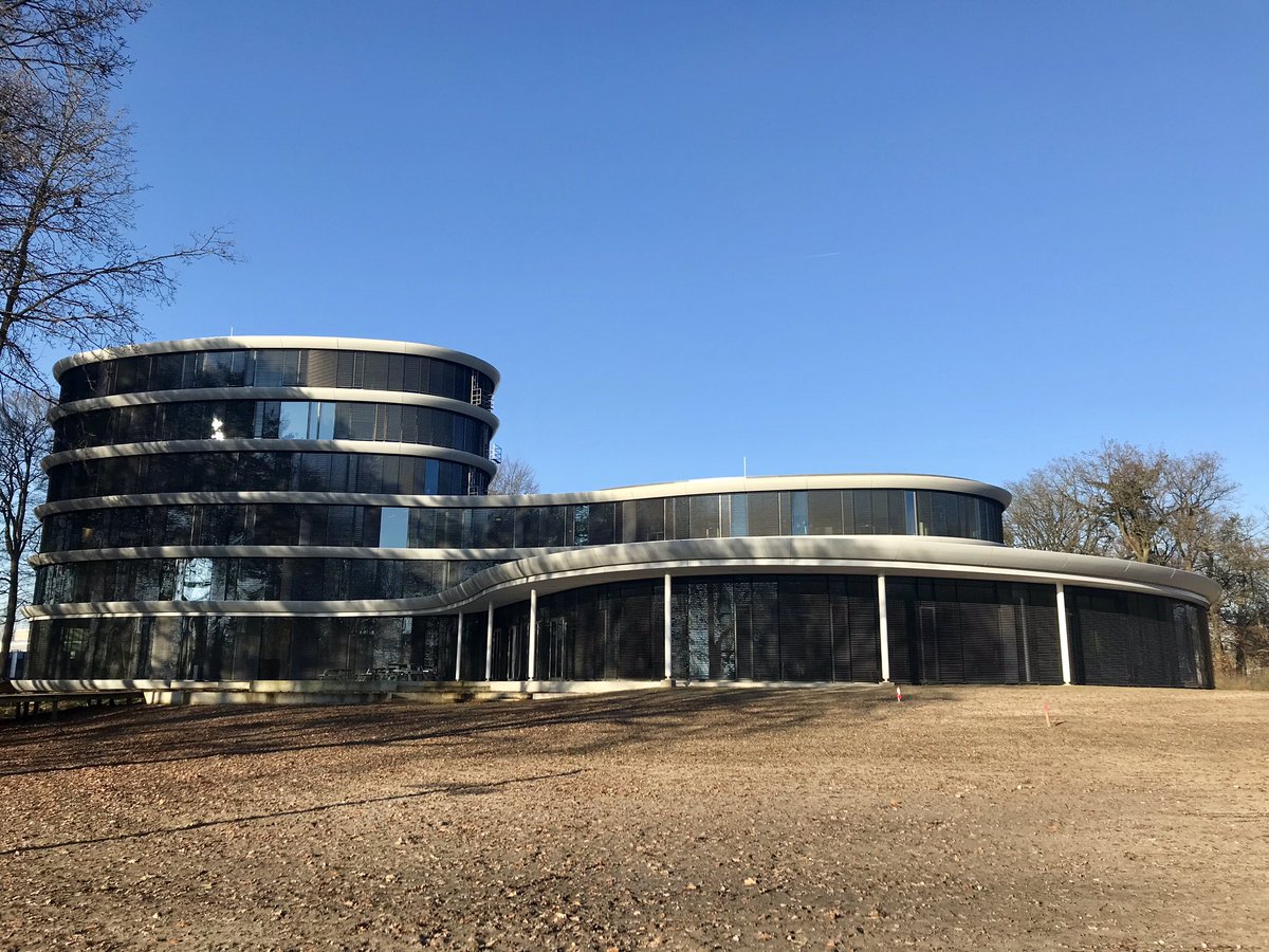 chrisbuijink's tweet photo. In spectaculaire nieuwe circulaire gebouw @TriodosNL op de #Reehorst #Driebergen bij #Beraad kleinere & buitenlandse banken @bankensector olv Peter Blom #TriodosGroup. Thx gastheer Mathijs Bierman TriodosNL! @rau_architects @EdgeTech_ @Ex_Interiors @JPvanEesterenBV @arcadisnl https://t.co/5etrVvNjlc