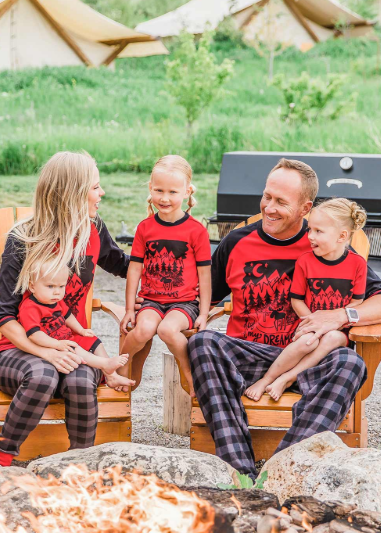 msculit's tweet image. Have you chosen your comfy Christmas family matching PJs for this year's family photo? #themommalogues #familymatchingpjs #lazyone #Christmasfamilyphoto #christmasthemedpjs  themommalogues.com/2019/12/cozy-a…  and lazyone.com/matching-pjs