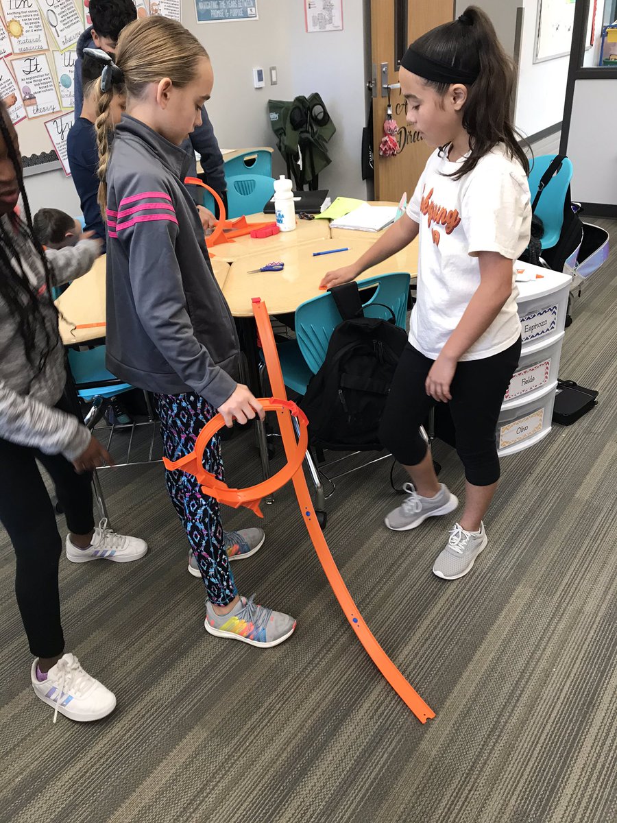TaraLynneFields's tweet photo. What did you do in school today? #scottiescience @MahaffeyKISD @Hot_Wheels rules! https://t.co/g7NBx5hoRr
