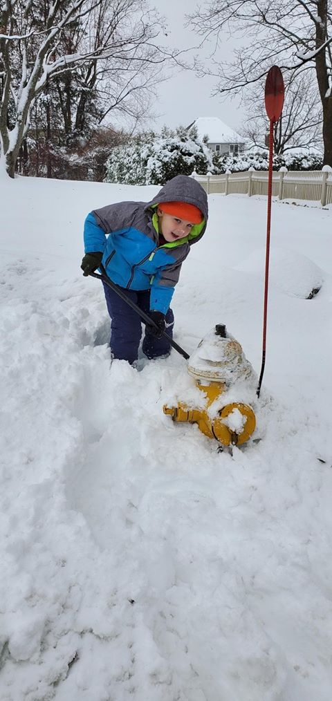 auburnmassfire's tweet photo. Our friend Jackson was out there yesterday pitching in for his community and @auburnmassfire. Huge thanks Jackson, your the best. @TownofAuburn #AdoptAHydrant #CommunityService #CommunityCommitted https://t.co/nvxmqRrnWf
