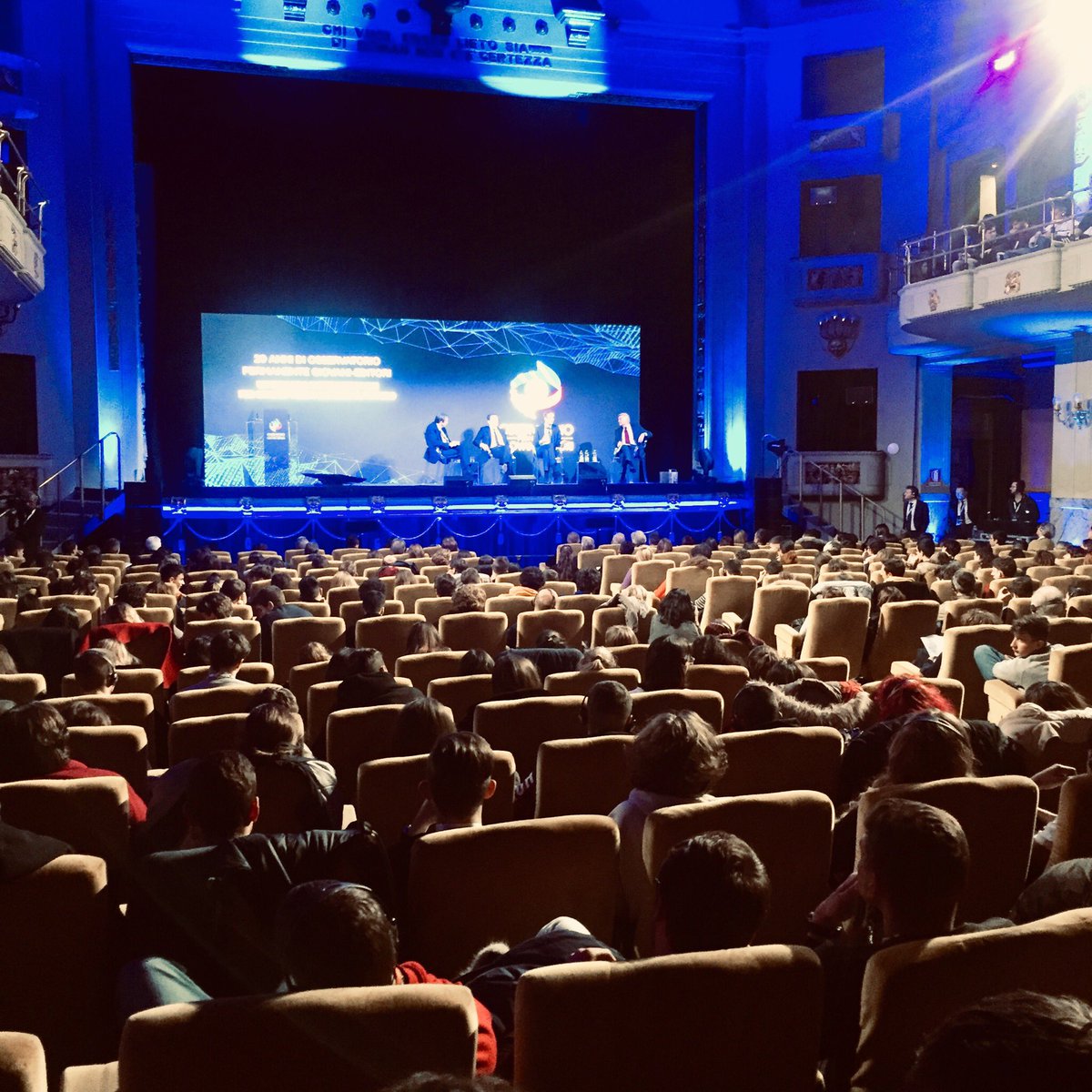 Gli studenti non si fanno intimorire e incalzano con domande sugli effetti della Brexit se dovesse entrare effettivamente in vigore #opge #youngfactor