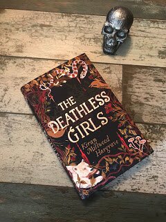 #AdventForAuthors Day 4 – My fourth memorable read of the year is The Deathless Girls by @Kiran_MH. It’s the untold story of the brides of Dracula and is gorgeously written, creepy and full of brilliant characters. Perfect for those dark, wintry nights!