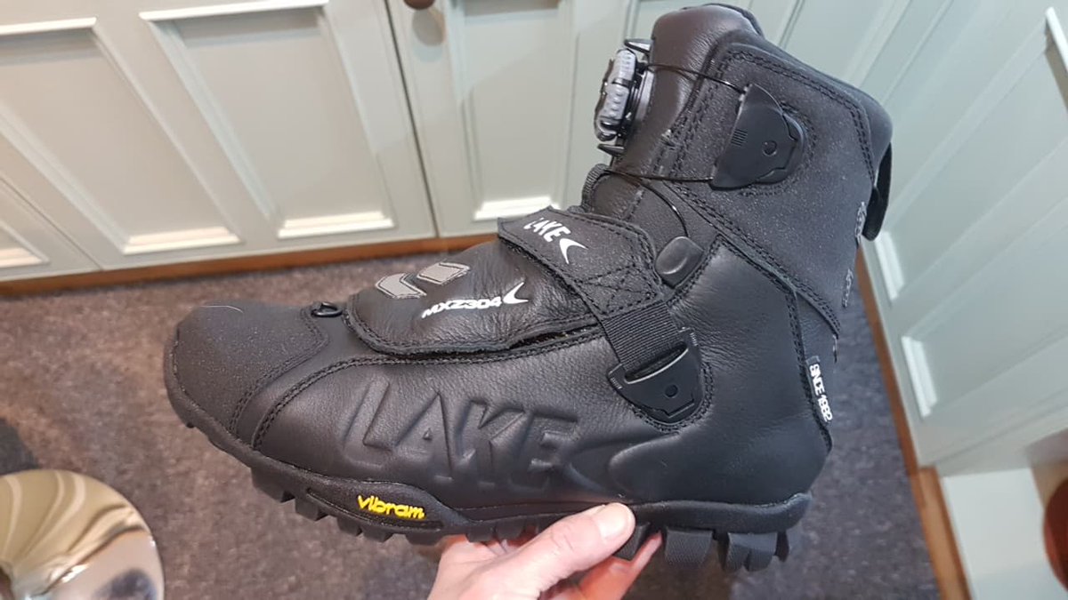 agapanth_design's tweet photo. I have a new love in my life, my new Lake #MXZ304 cycling boots ❤❤❤ Just amazing at keeping my feet warm. @lakecycling @moore_large https://t.co/I3HpX3FQ3i