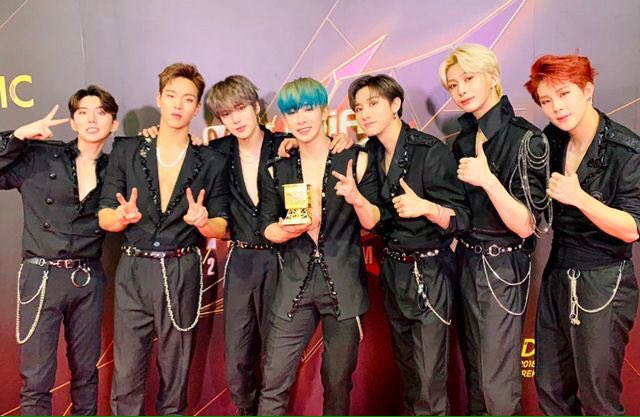 aida_wenee's tweet photo. Congrats to all seven members of @OfficialMonstaX for winning
WORLD PERFORMER & WORLDWIDE FANS’ CHOICE awards at MAMA2019!🎉
MBB're so proud of u & love u! Wonho this two awards is yours too, u work so hard & we love u!💞
#MONSTAX_MAMA
#MX7WontFallApart
#우리가_끝인줄_알았겠지 https://t.co/WGV7cFR2yY