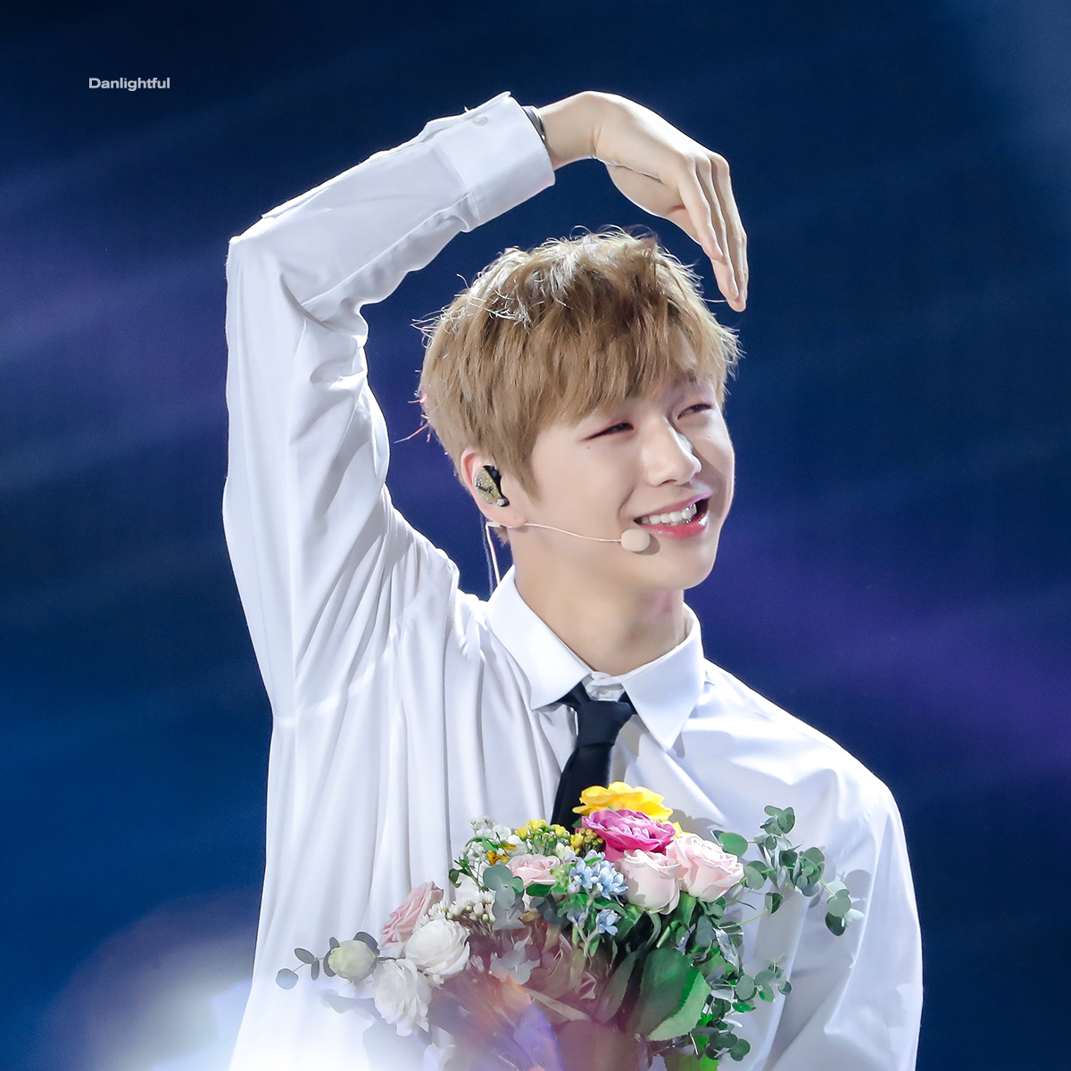 Stay with us, 
You're the one we need, 
So you just take our hand, 
We hope you smile. 
#WeAreWithDaniel #강다니엘_사랑해 #강다니셀_소중해 
#강다니엘_함께해