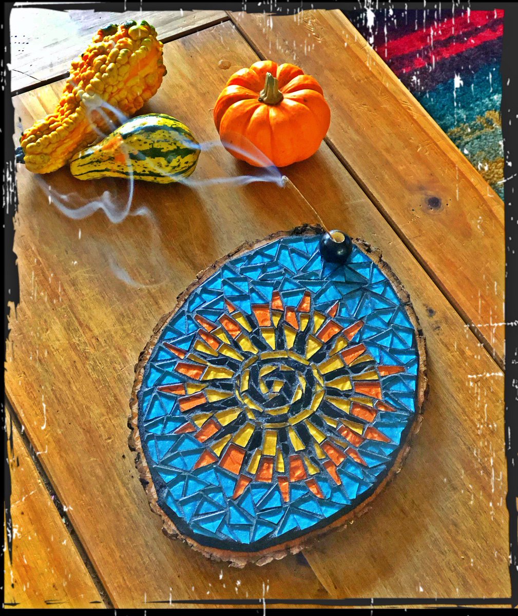 ProRiderRick's tweet photo. My wife’s latest mosaic creations that are being purchased by an old high school classmate as Christmas presents to her family members, 🎄🎁!
A cigar ash tray with a cradle holder and also an incense burner tray 😉.
Both with different patterns of sun burst designs.
Love her 💖👍 https://t.co/rc4LH7fhfM