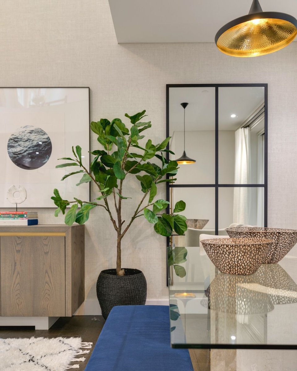 PinksMews's tweet photo. Although Pinks Mews is already on the expansive side, with double-height spaces, generous entrances and large windows, @Decoroomltd has enhanced this even further by tastefully using mirrors and full-length glass partitions to give each home an unquestionable feeling of grandeur. https://t.co/KhYQWDuboX