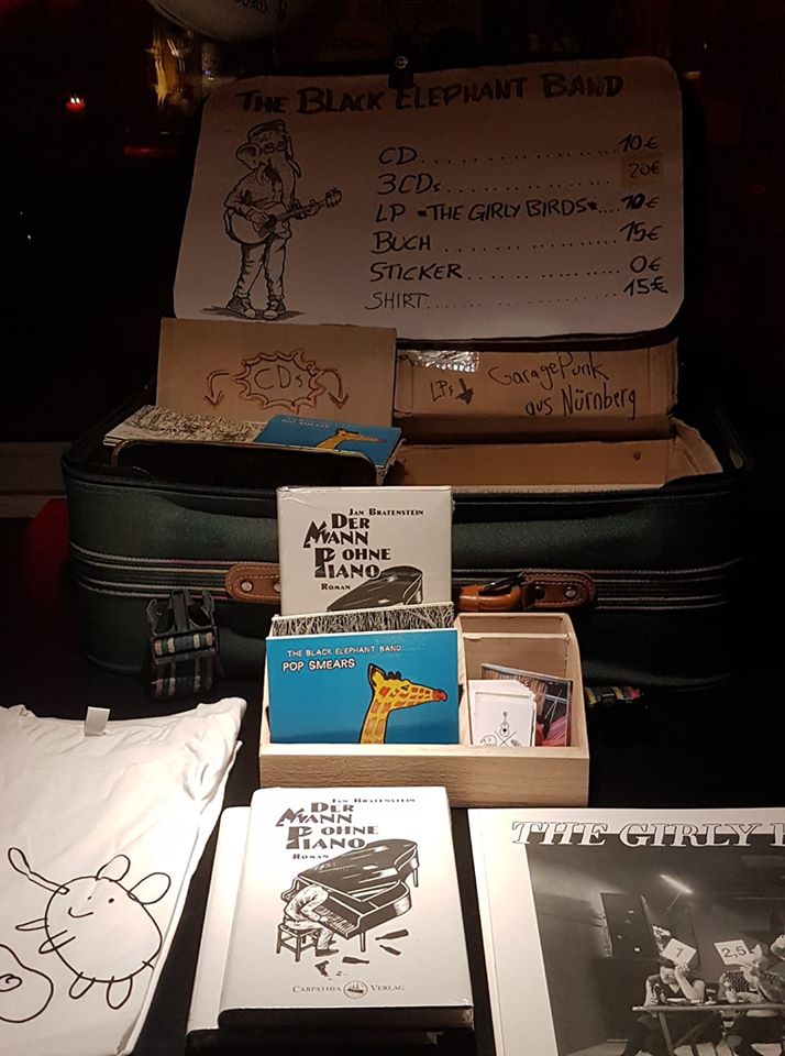 subrosaDO's tweet photo. Hey Sponties, #heute abend für noch weniger als wenig:
THE BLACK ELEPHANT BAND // TRAVELS &amp; TRUNKS.
https://t.co/7g03de151f
Und für #morgen ist beim #Talentschuppen nach einigen
Absagen noch ein #Startplatz #frei...quickmailto: booking@hafenschaenke.de - Betreff: Talentschuppen👈 https://t.co/3YLQJsYQRT