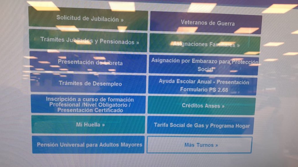 danielponce21's tweet photo. Incoporamos nuevas terminales de Autoconsulta en todos los puntos de contacto habilitados en la provincia que facilitan la gestión de los beneficiarios https://t.co/jTrYAcSsLK