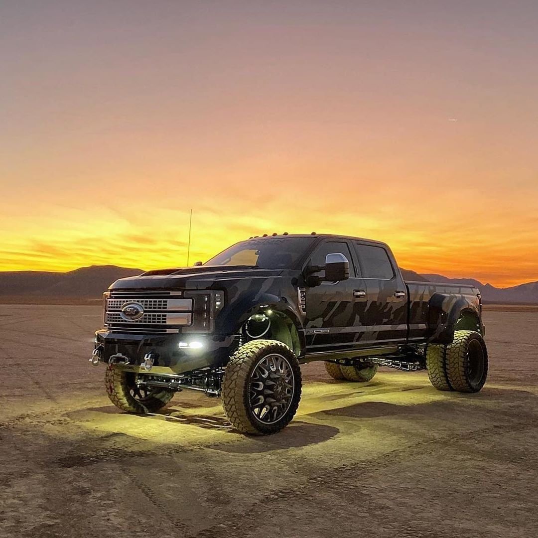 PASMAG's tweet photo. One of the many bad ass trucks @MobileToysInc was a part of at #sema2019! 4 Ground Zero 8” subs ported in a custom one-off forward fire enclosure, all powered by a SounDigital 3000 watt amp! #pasmagdealer #pasmag #mobiletoysinc #trucks #caraudio https://t.co/dn8ioYunsR