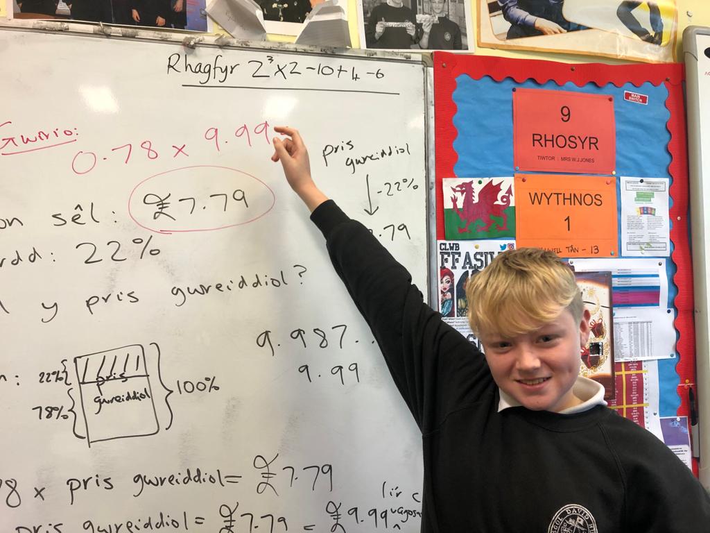 YDHMaths's tweet photo. Dyddiad heddiw gan Tirion 👍👍 https://t.co/xcTmi8CeB1