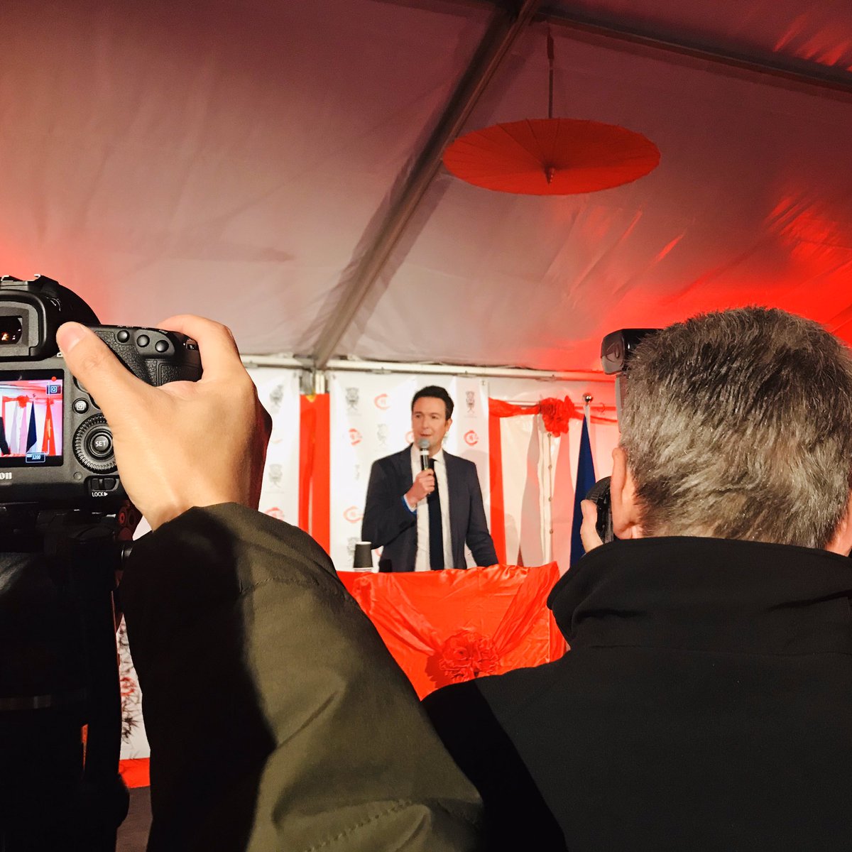 G_Peltier's tweet photo. Ouverture du « festival des lumières » au château de Selles-sur-Cher en lien avec les autorités chinoises : la vallée du Cher au cœur de l’amitié franco-chinoise initiée par le général de Gaulle. Valorisons notre patrimoine culturel et touristique. Des racines et des ailes ! https://t.co/UsVBE0meY2