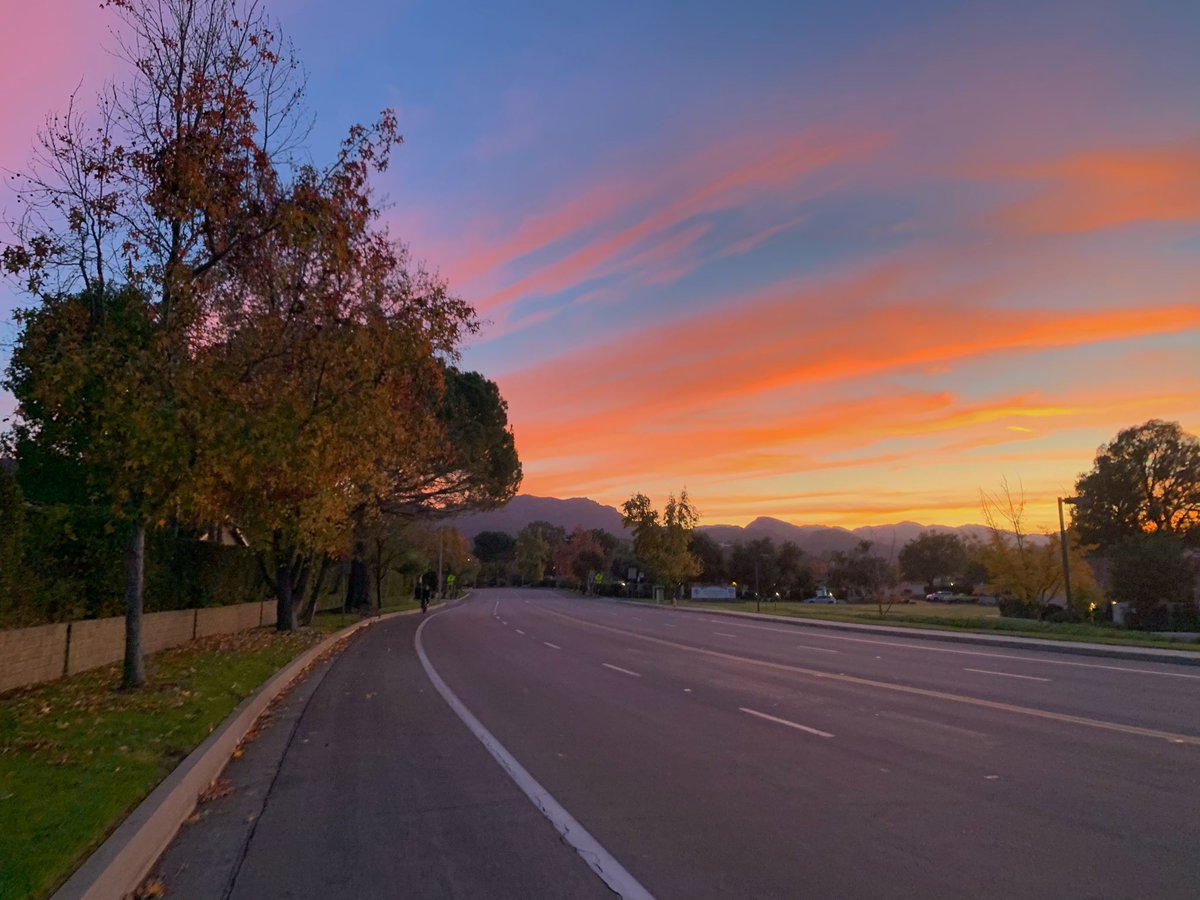 _MariaMartello's tweet photo. And one more...beautiful sunset on the last half mile of my run 😻🌅🏃‍♀️ https://t.co/zSwob99zE0