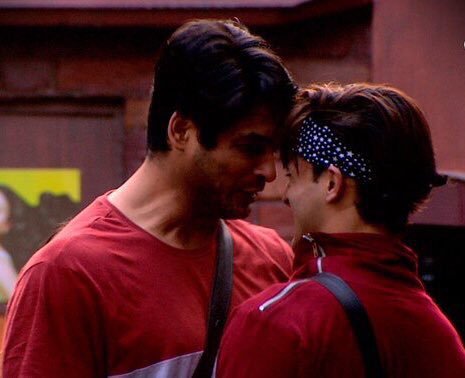 bornJAAT's tweet image. If a matured guy like #SidharthShukla who fed him, taught him everything; is irritated by someone then

Maan lo ki vo banda Asim kitna irritating h

Throw him out @BiggBoss @ColorsTV 

#EvictHatemongerAsim 
#KeepGoingSidShukla

@OfficialSidFC @sidharth_shukla