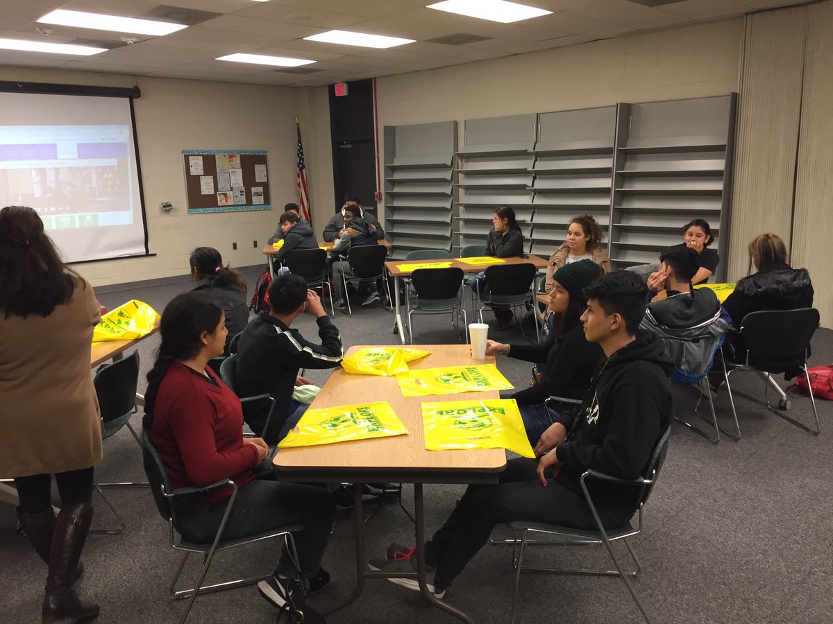 On a field trip with our Visions students to the library! Learning about all of the great free resources they have to offer! #WorldClassELs <a href="/PWCSNews/">PWCS</a> <a href="/TheColon_s/">Lynmara Colón, PhD</a>