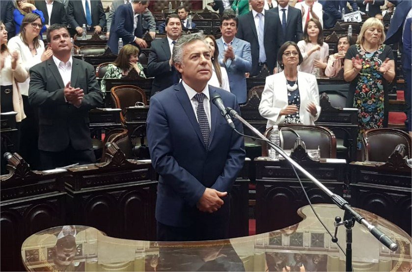 alfredocornejo's tweet photo. Hoy juré como Diputado Nacional, un nuevo desafío para el que voy a redoblar esfuerzos, trabajando por el bien común de los mendocinos. No impediré políticas que ayuden al crecimiento del país, pero tampoco voy a permitir decisiones irresponsables que solo benefician a unos pocos https://t.co/gjav0IW3bs