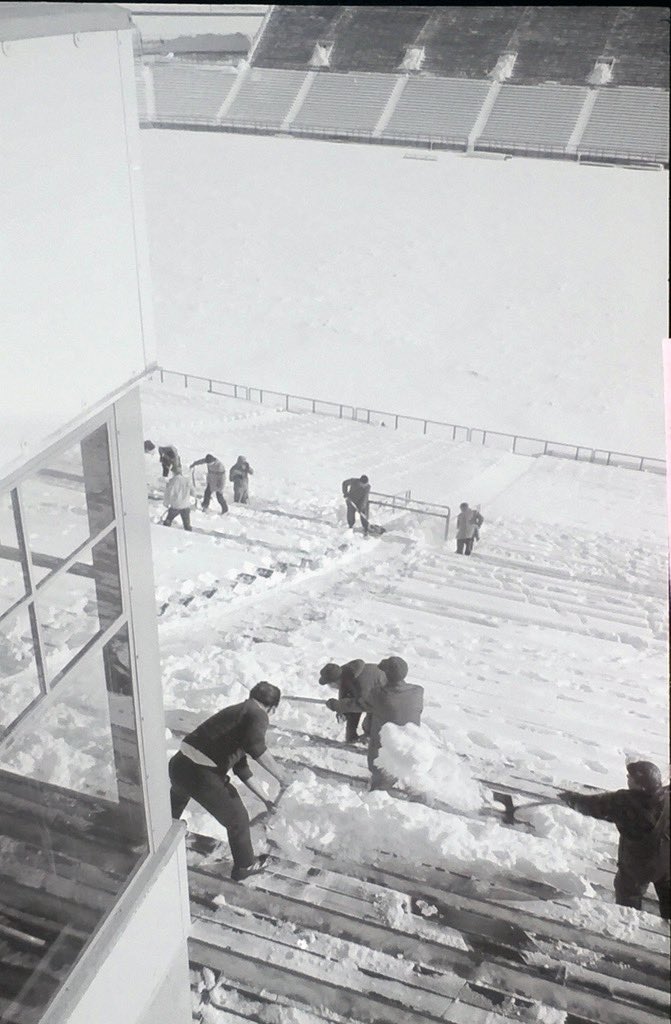 PackersHOF's tweet photo. Throughout the years, #Packers fans have helped shovel snow at @lambeaufield to prepare for gameday (1965).

#GoPackGo https://t.co/9K0cjMRIwC