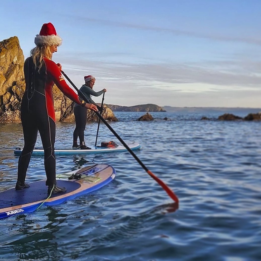 PentewanSands's tweet photo. CAPTURED - Santa on his new sleigh! #santasup 🛷🎅🏽#cornwallwatersports #pentewansands @PentewanSands @cornwall_water @CornwallLifeMag https://t.co/7mqH4frz4B