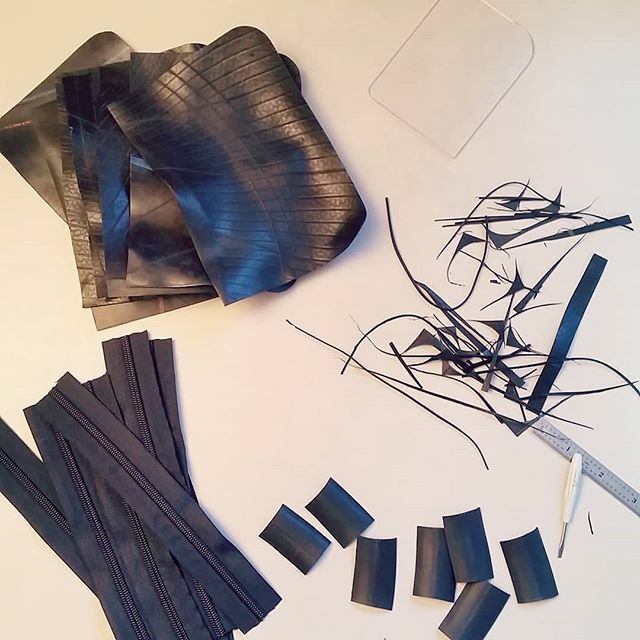 MoabBagCo's tweet photo. Half-zip truck tube wallets in process.
.
.
.
.
.
#biketubebags #biketubes #upcycledbags #reducereuserecycle #handmadebags #sustainablegoods #sustainablegifts #ethicalbusiness #ecofriendlygifts #veganbags #ecofriendlybags #smallbusiness #madeinusa #localmade #madeinutah #moa… https://t.co/m8IgLTxr6u