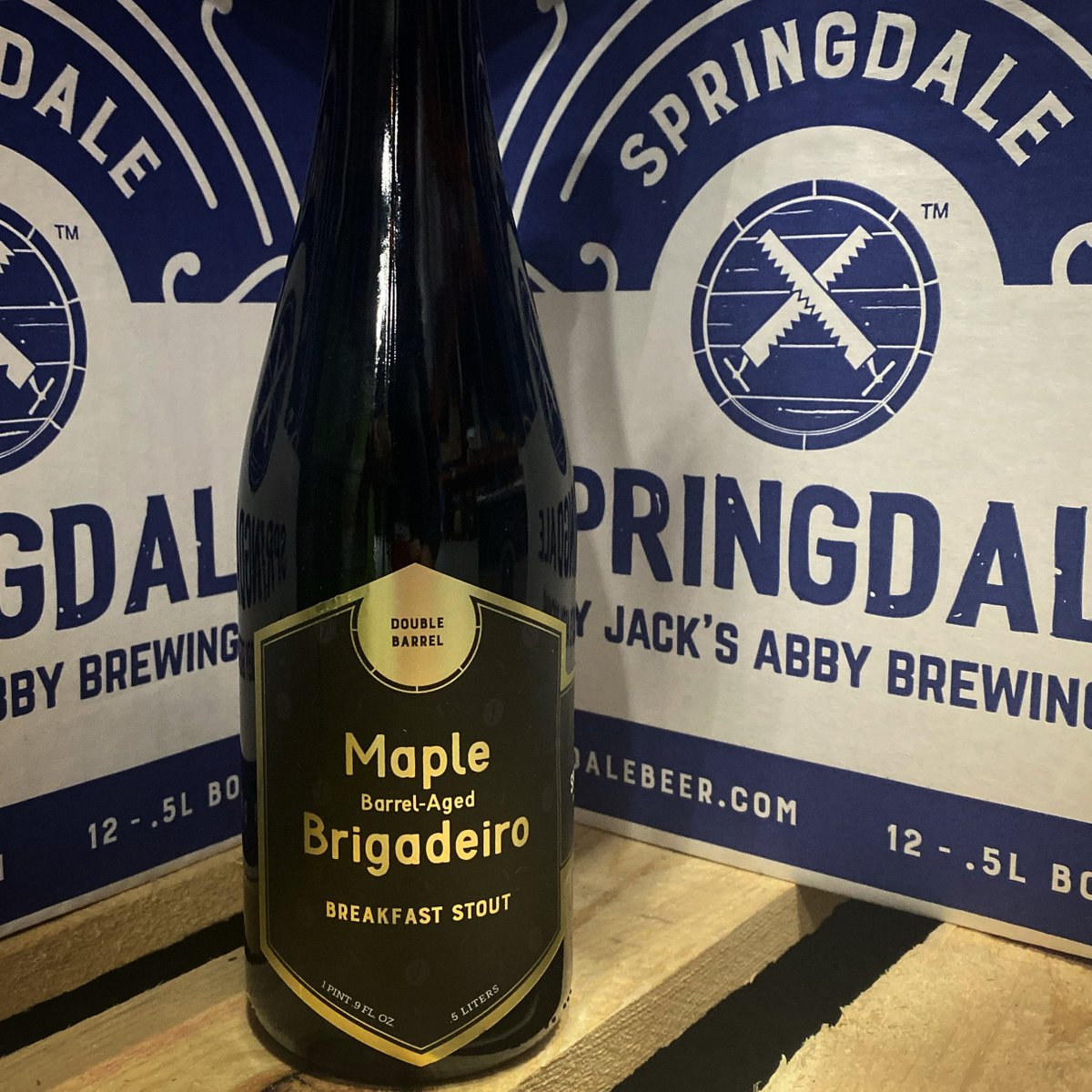 AtlanticBev's tweet photo. Looking for a serious #breakfaststout!?
Say no more. @springdalebeer Maple Barrel-Aged Brigadeiro has you covered. #itsallgoodinthewood 🥞 #massbeer #craftbeer #drinklocal #framingham #brigadeiro #barrelagedbeer #coffeestout #springdalebeer #craftlantic
https://t.co/BKsEDIs6zY https://t.co/rFRRIHzdp8
