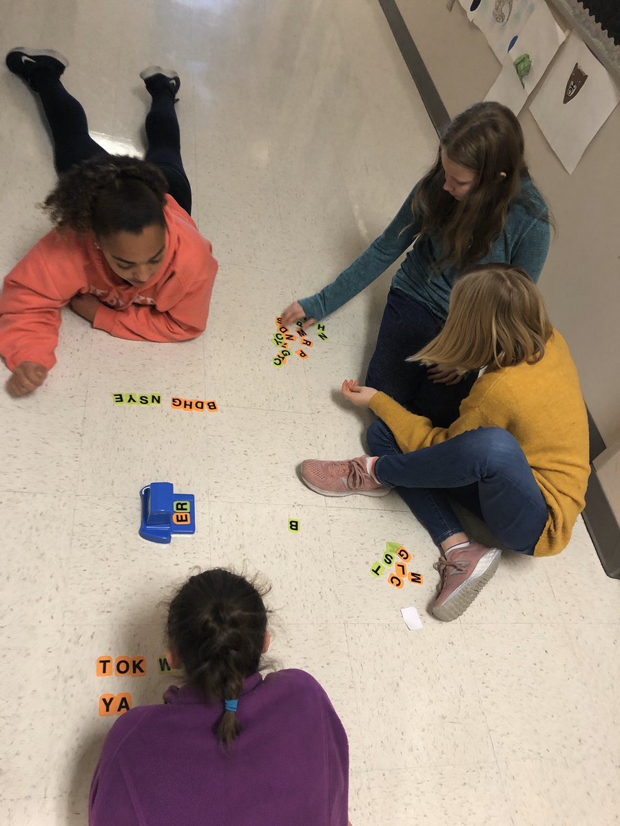 mash_brenda's tweet photo. 6th graders @BruinsBMS putting their vocabulary skills to the test with SmartMouth #criticalthinking
#funwithgames
@MCPS_VA_Gifted
@ThinkFun https://t.co/OsuRBirXxM