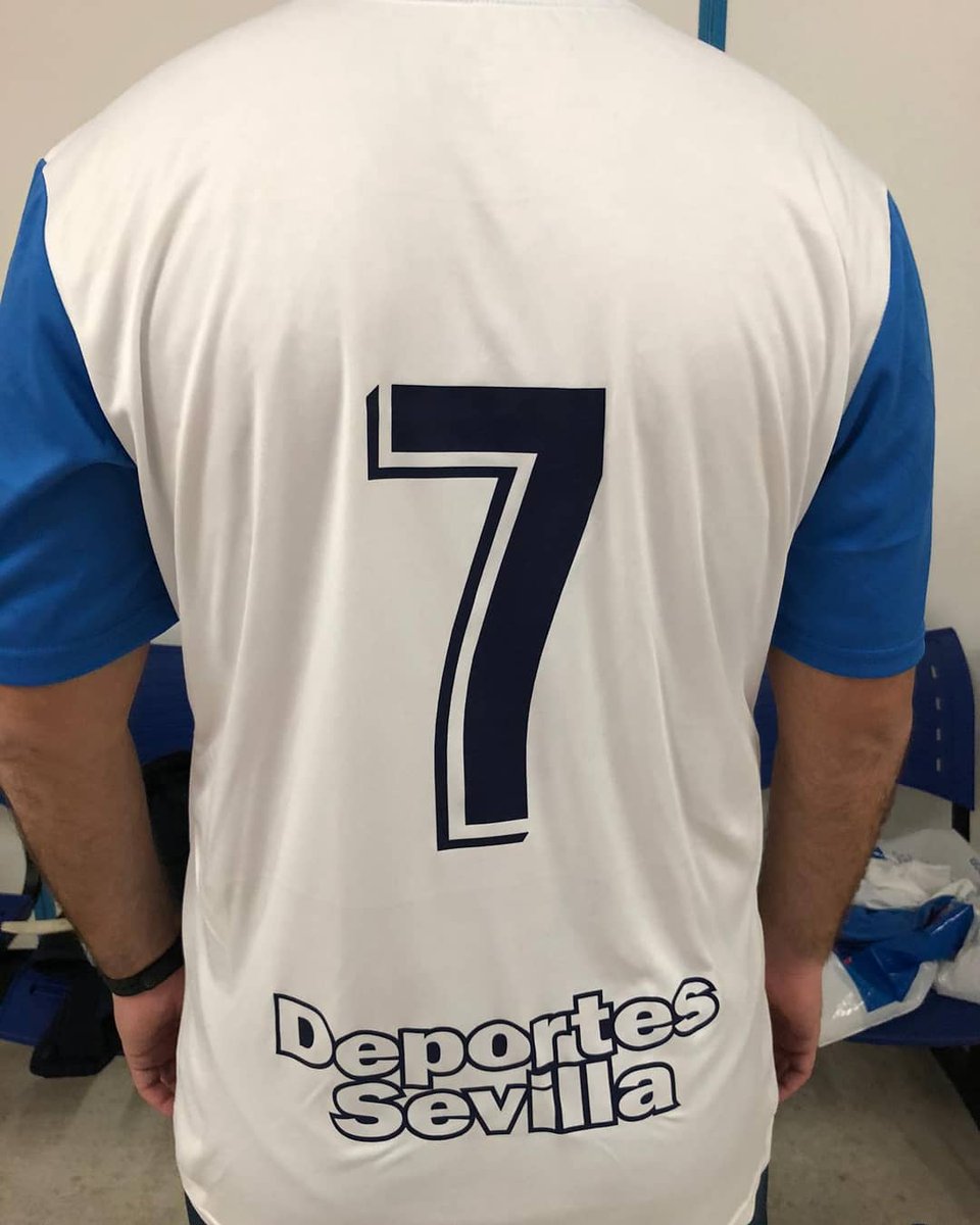 📷 Hoy hemos estrenado la segunda equipación. Gracias a <a href="/JomaSport/">Joma Sport</a> por el diseño y a nuestro patrocinador <a href="/DeportesSevilla/">Deportes Sevilla</a> ¡Nos encantan! 😍