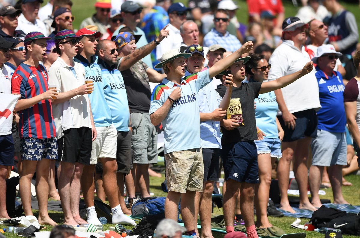 BLACKCAPS's tweet photo. England's @TheBarmyArmy in full voice for the weekend! Meanwhile out in the middle, Nicholls (32*) and Watling (21*) have negotiated the first hour of play 🏏

🇳🇿CARD | https://t.co/KCxkXgzBiZ
#NZvENG #cricketnation https://t.co/yEK5FKVnKO