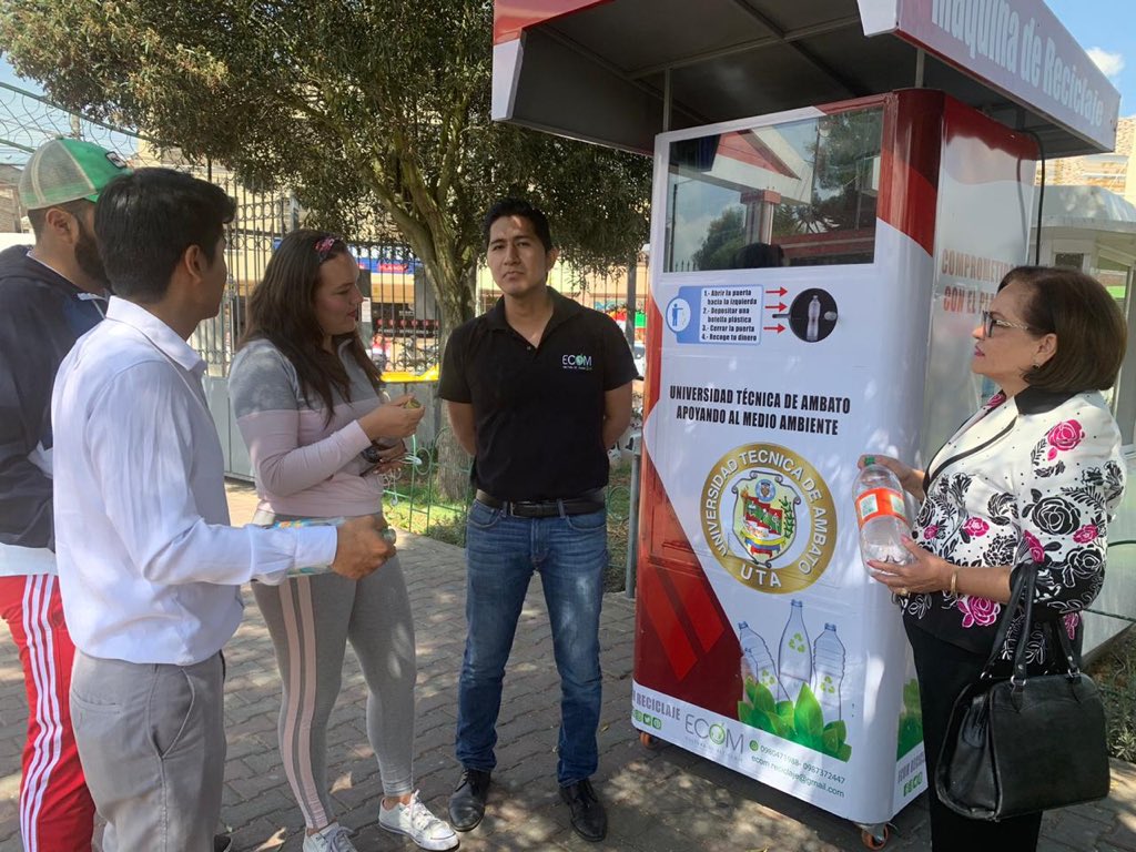 UTecnicaAmbato's tweet photo. #EnLaUTA (Campus Huachi) se instala una Maquina Recicladora Automática de botellas plásticas con incentivos para los usuarios. El objetivo es cuidar al medio ambiente. 
#YoSoyDeLaUTA https://t.co/pTcEMeKy9X