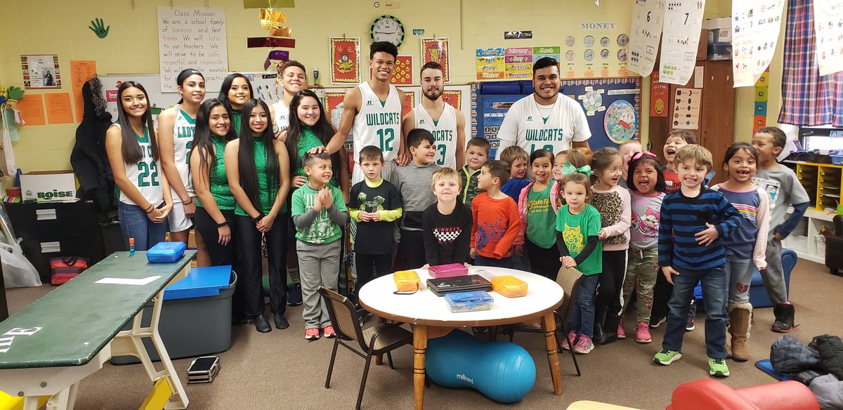 Jennife96792956's tweet photo. These ladies and gentlemen have no idea how much these littles look up to them. Thank you for coming to visit Wildcats! Best of luck for an amazing season! #kindergarten #hero #postiverolemodels @MilanC2Schools @MilanWildcats @MC2Elementary @KinderMC2 https://t.co/3W14W9OcWc