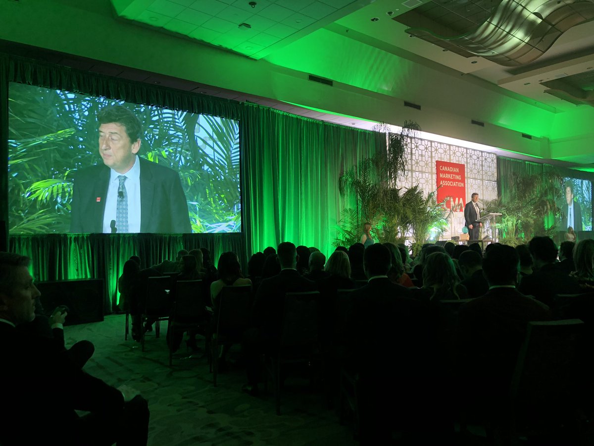 WolfsonBell's tweet photo. And we’re off...#CMAgala https://t.co/qp2AZX1Ivw
