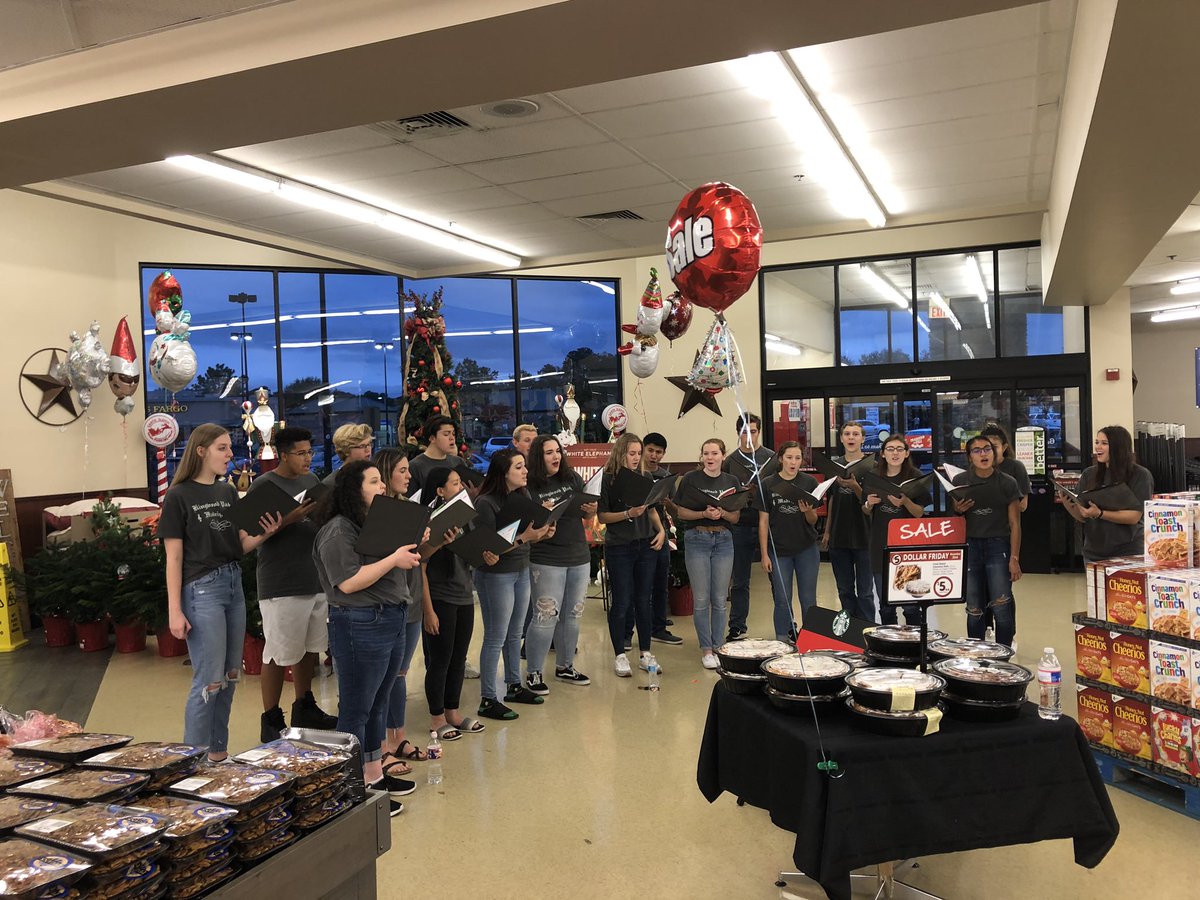 KPHS Madrigal Singers #caroling at <a href="/Randalls_Stores/">Randalls</a> ! <a href="/kparkchoir/">KPHS Choir</a> <a href="/HumbleISD_KPHS/">Kingwood Park HS</a>