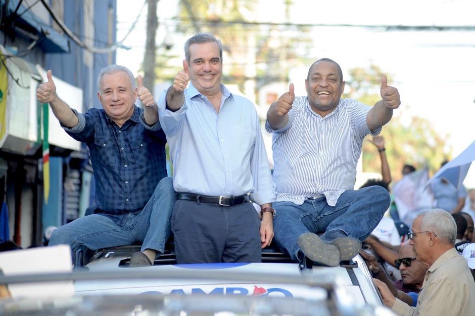 luisabinader's tweet photo. Llenos de alegría, entusiasmo y esperanza marchamos hoy en Santo Domingo Oeste. En el 20 #ElCambioVa 👍🏻 ¡Gracias por el apoyo! https://t.co/sLCJ5WNAat