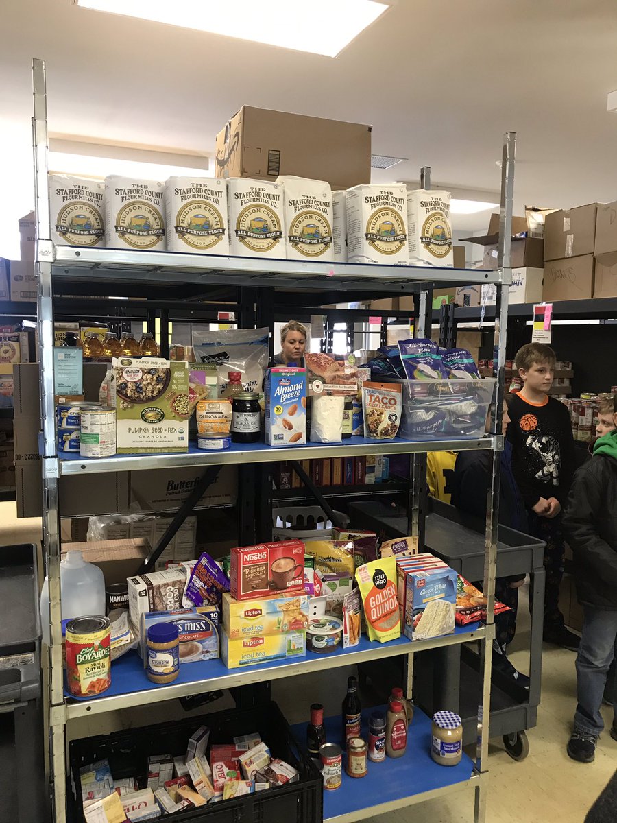 PVFlight406's tweet photo. I’m so proud of our 3rd &amp; 4th grade Student Council members for organizing our annual Food Drive! Some SC members even helped load, deliver &amp; unload at the Avon Food Pantry. #Thankful @PVEaglesD46 @d46webmaster https://t.co/InfAjQ4vd5