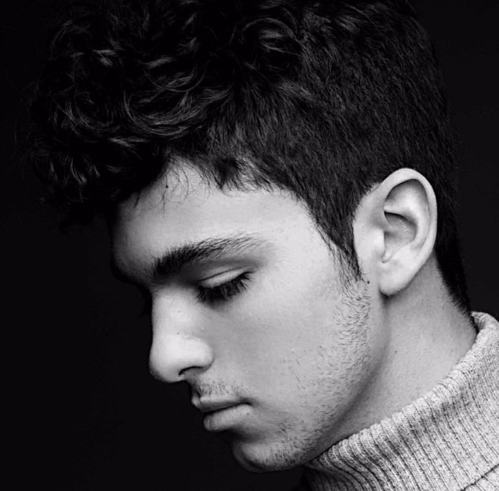 rogerlateshow's tweet photo. ¡Wow! 🤩🔥 nuestro querido amigo @JoaquinBondoni se convierte en la portada de la revista @PadrisimoMag en la edición noviembre y diciembre 📖😱👏🏻✨ y déjenos decirles que luce ¡guapísimo! 😍❤️👇🏻🔥

#JoaquinXPadrisimo https://t.co/dbjjH14B7u