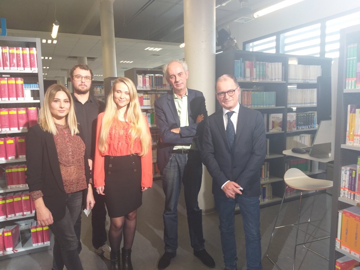 Benedetti65's tweet photo. Merci aux doctorants de ⁦@UnivCorse⁩ pour nos échanges sur ⁦@ViaStellaTV⁩ avec ⁦@ThierryPardi⁩ . Diffusion en Décembre #populisme #reseauxsociaux #GiletJaunes #Europe #compol #migrants #Mediterranee ⁦@RevuePol⁩ ⁦ https://t.co/d26JU8daYb