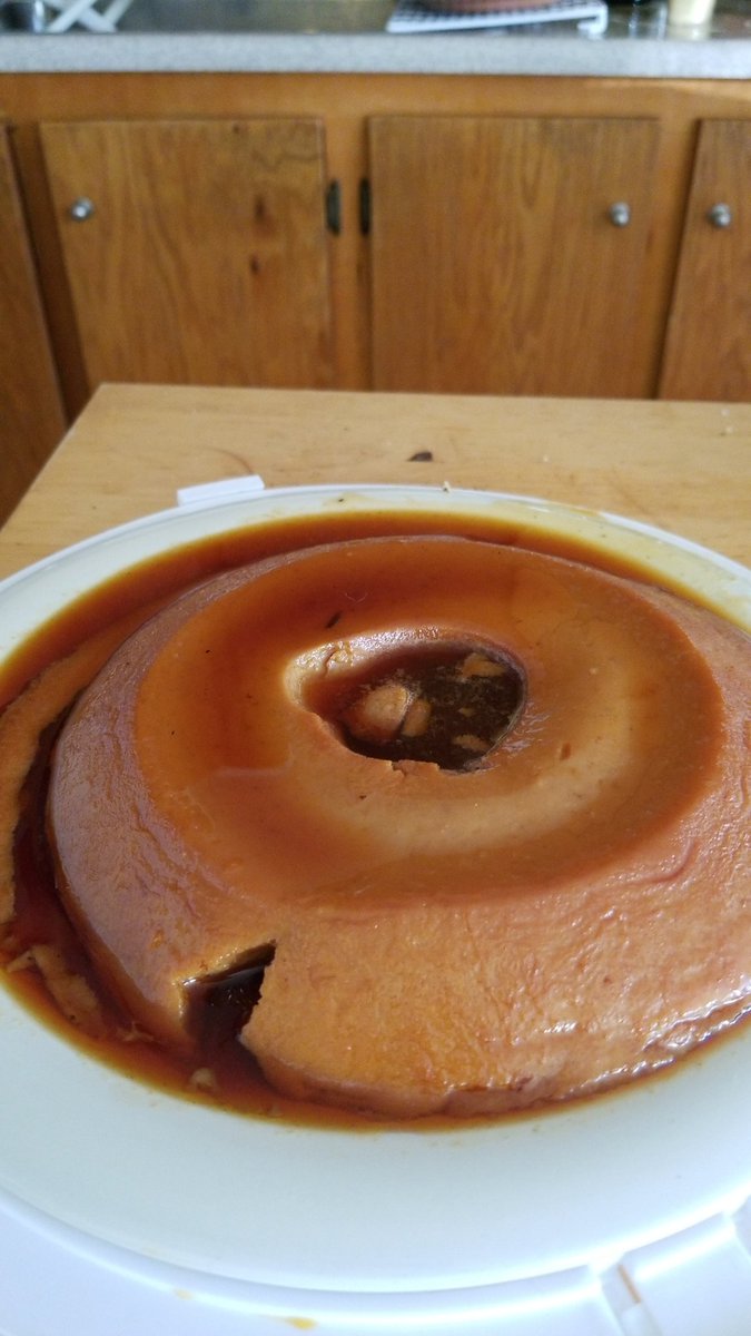 Suenoism's tweet photo. Pudim de leite com chocolate.
Brazilian chocolate flan. #🍮
#foodporn #chefboi #TGIF #cooking #dessert https://t.co/eWsvrgtRnc