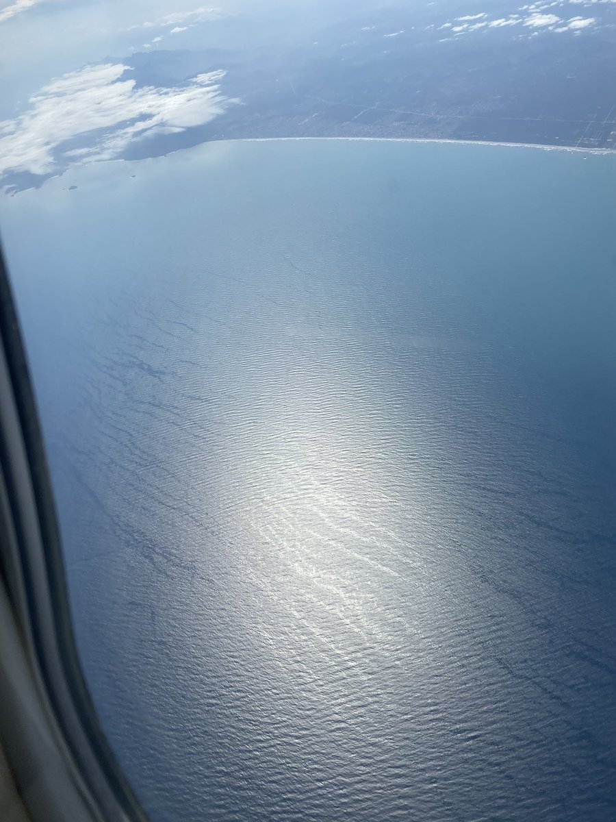 “moça, são versos até suas estrias, só não as mostre a quem não sabe ler poesia” - autor desconhecido 
(olhei pela janela e vi minha barriga nessa imensidão, cheia de marquinhas de amor, mas só pra quem sabe enxergar o belo, naturalmente)