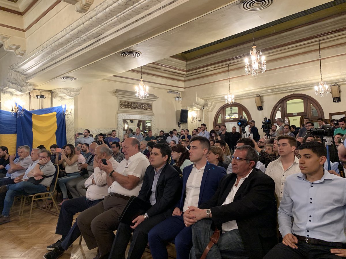 Nuestro equipo jurídico detectó irregularidades en el padrón electoral. 

Ante la falta de respuestas del oficialismo, presentó un amparo en la Justicia para depurarlo. 

Queremos que este garantizada la transparencia. Cada voto cuenta para recuperar la Identidad Xeneize.