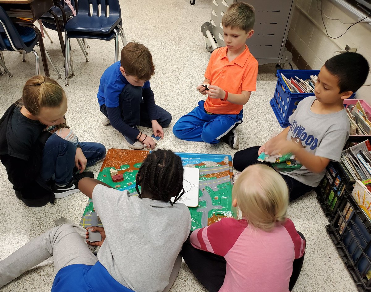 vb2ndteach's tweet photo. Using Enviroscapes to reinforce and expand our understanding of maps and map skills - thanks @GlenwoodGRT 😁 #handsonlearning #GlenwoodKidsDeserveIt #5Cs #maps #funwithgeography https://t.co/vwRSw2S8Nx